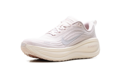 Vomero Plus WMNS "Silt Red Stardust" HV8154 605