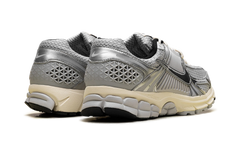 Zoom Vomero 5 "Grey Fog Chrome" IM3486 002