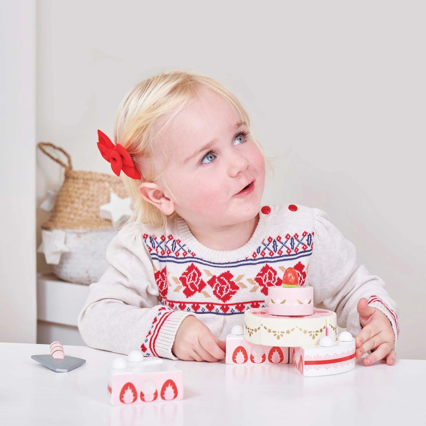 Sliceable Wedding Cake for Pretend Play