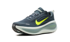 Vomero Plus "Seaweed Volt Green Haze" HV8150 300